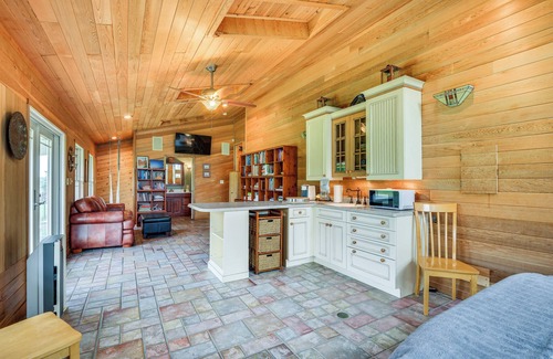 Lowville House | Pet-Friendly Lowville Retreat with Spa & Kitchen Access