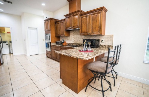 Apollo Beach House | Family-Friendly Mansion with Ocean View & Pool - Guest Rated 9.8
