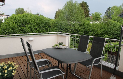 Waggershausen Apartment | Elegant Oceanfront Apartment with Pool & Lake Views