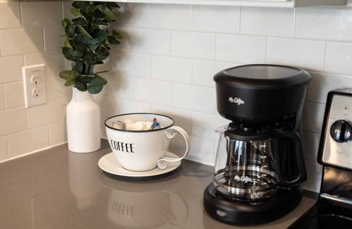 Woodlake - Briar Meadow Apartment | Elegant Apartment in Galleria HTX with Family-Friendly Amenities