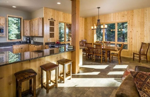 Bend Cabin | Tranquil Cabin on Private Lake with Hot Tub & Views in Bend