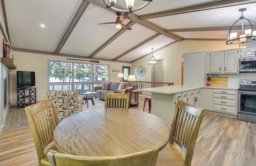 Luck Cabin | Inviting Cabin Retreat on Bone Lake with Deck & Dock