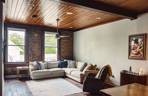 Hammond Apartment | Spacious Luxury Condo in the Heart of Downtown Hammond!