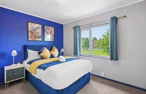 Bristol House | Spacious Luxury Garden House Free Parking
