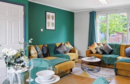 Bristol House | Spacious Luxury Garden House Free Parking