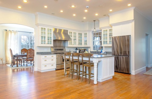 Mills River House | Idyllic Countryside Getaway with 8 Bedrooms & Private Pond