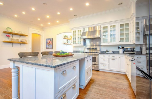 Mills River House | Idyllic Countryside Getaway with 8 Bedrooms & Private Pond