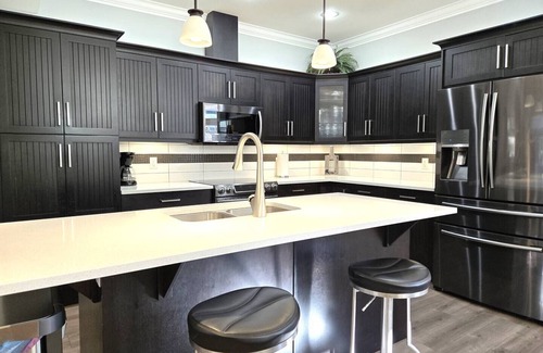 Okanagan-Similkameen House | Spacious Luxury in The Meadows – Perfect for Families & Groups!