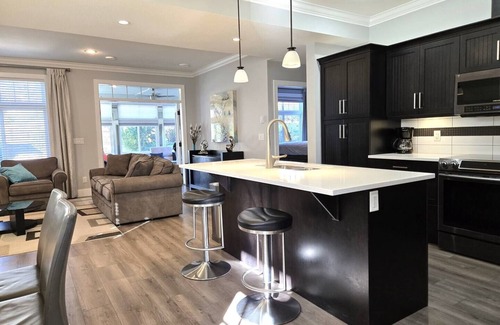 Okanagan-Similkameen House | Spacious Luxury in The Meadows – Perfect for Families & Groups!