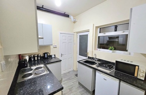 Coventry House | Relaxing Hotel Near City Center with Free Parking & Spa