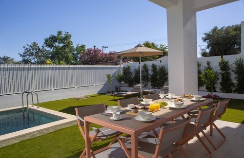 Lygia Villa | Modern Villa Steps from the Beach with Ocean Views