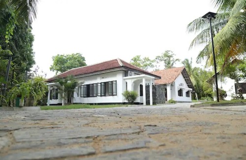 Medaketiya Villa | Spacious Luxury Villa with 5 bedrooms in the Coastal City of Tangalle