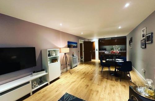 Ipswich Apartment | Elegant Waterfront Apartment - 4 Star, Guest Rated 9.5/10