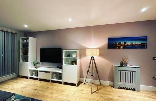 Ipswich Apartment | Elegant Waterfront Apartment - 4 Star, Guest Rated 9.5/10
