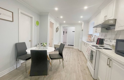 L'Amoreaux House | Family-Friendly Main Floor Retreat with 3 Cozy Beds