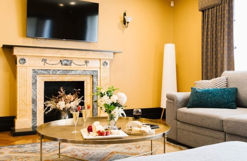 Lockleys House | Relaxing 5BR Retreat with Beach & City Access Awaits You