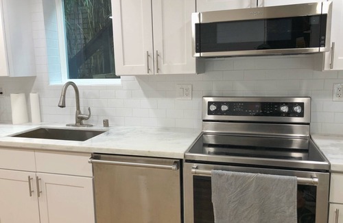 Victory Heights House | Top-Rated Maple Leaf Guest Suite with Spa and Kitchen