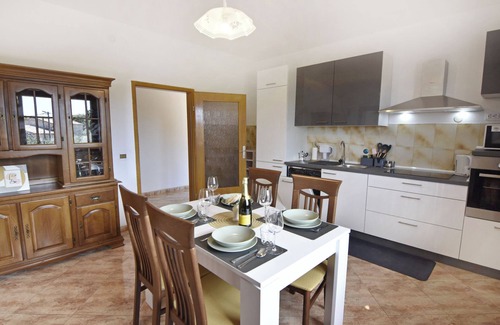 Radini Apartment | Spacious Maria apartment in quiet village near Umag