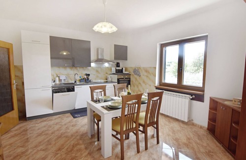 Radini Apartment | Spacious Maria apartment in quiet village near Umag