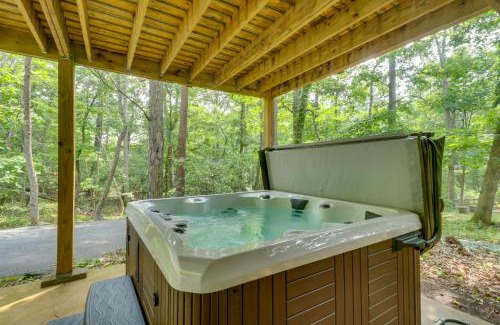 Massanutten House | Comfortable Massanutten Retreat with Hot Tub & Games