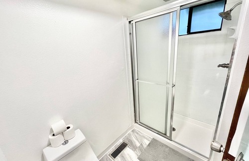Bridle Trails Bed & Breakfast | Private Bathroom & Spa Access Near Public Transport