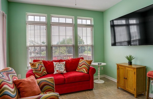 Mechanicsville House | Top-Rated Mechanicsville Townhome with Balcony & Spa