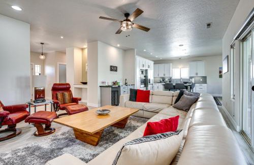 Mesquite House | Relaxing Mesquite Getaway - Steps from the Golf Course