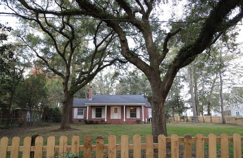 Tallahassee House | Pet-Friendly Mid-Cent Home Near FSU with Pool & Spa