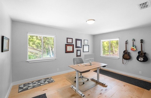 Riverside House | Spacious mid-century dream with a big pool 5 mins to downtown Austin original!