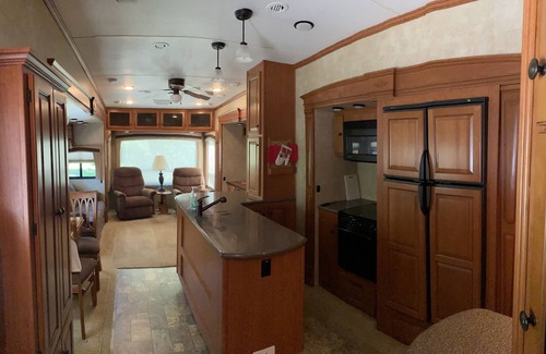 St. Johnsville House | Modern Waterfront RV: Rated 10/10, Pet & Child Friendly
