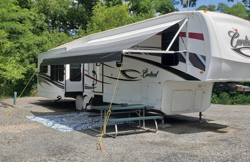 St. Johnsville House | Modern Waterfront RV: Rated 10/10, Pet & Child Friendly