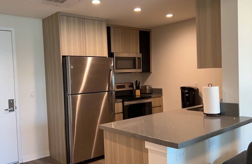 Burbank Apartment | Modern 1-Bedroom Oasis in Noho - Pet and Child Friendly