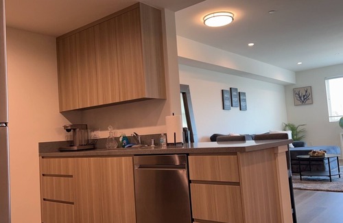 Burbank Apartment | Modern 1-Bedroom Oasis in Noho - Pet and Child Friendly