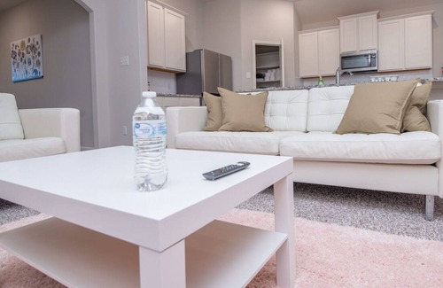 Anna House | Modern Ocean View Hotel with 2 King Beds & Free WiFi