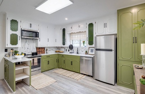 Bastrop House | Modern 2-Bedroom Home with Free Parking in Medical District