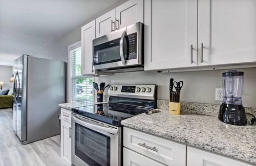 Jacksonville House | Modern 3 Bedroom Home Near NAS Jax - Pet Friendly & Rated 9.4