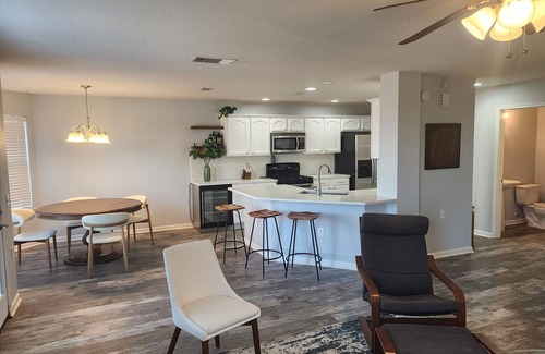 East MLK House | Spacious Modern 3BR w/Office w/Bed Central ATX