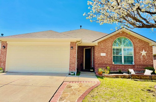 Little Elm House | Modern 4-Bedroom Home with Ocean Views and Pool