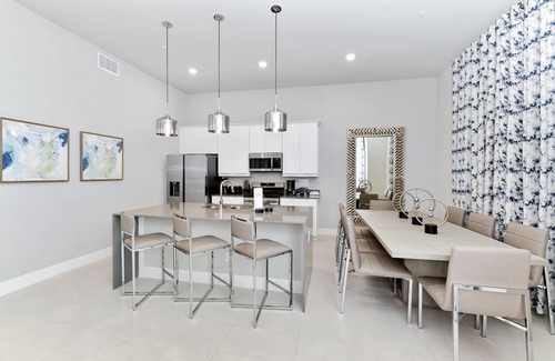 Reunion Hotel | Modern Condo with Rooftop Terrace & Pool Table near Disney