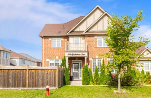 Halton Regional Municipality House | Spacious, Modern & Cozy home in Milton, Canada