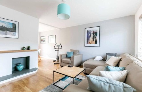 Cherry Hinton House | Modern Garden Family Home with Child-Friendly Amenities