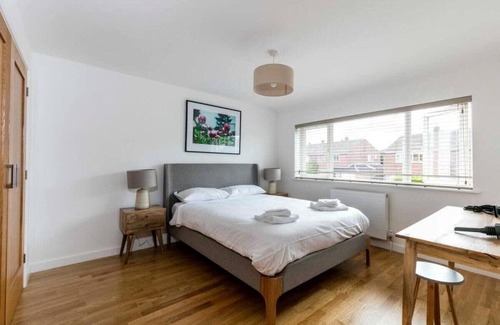 Cherry Hinton House | Modern Garden Family Home with Child-Friendly Amenities