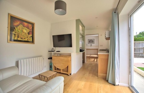Cherry Hinton House | Modern Garden Family Home with Child-Friendly Amenities