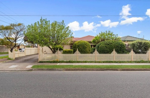 Seaton House | Modern Home Near Beach & City - Pet Friendly Retreat!