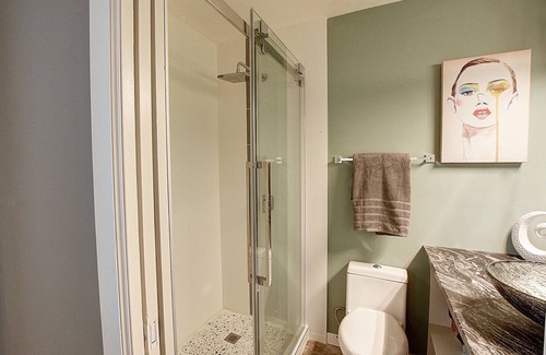 Red Deer House | Modern Home in Red Deer - Perfect for Your Next Getaway