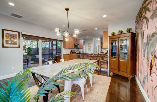 Govalle House | Modern Home on East 9th St - Steps from Downtown Fun