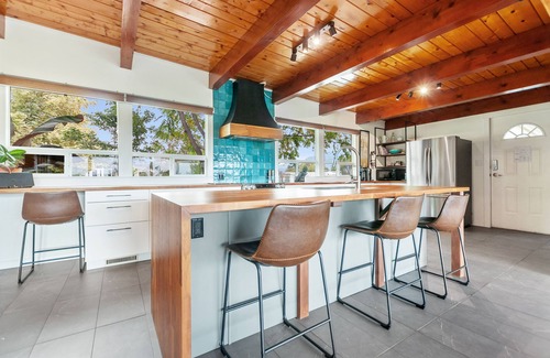 Okanagan-Similkameen House | Ideal Family Retreat with Spa, Pool & Ocean Views