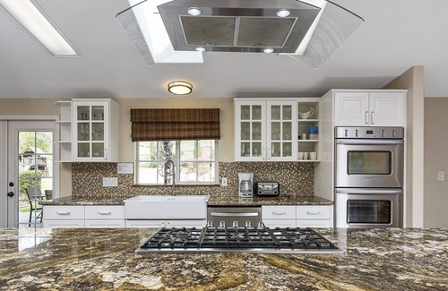 Cloverdale House | Modern Home with Pool and Scenic Views - Rated 9.4/10