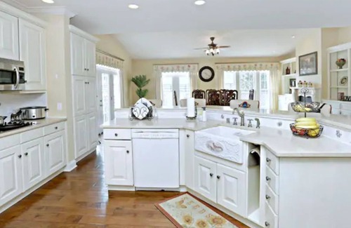 Lexington House | Spacious, modern home on a beautiful horse farm