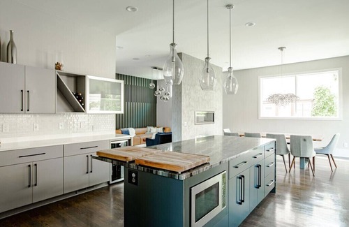 Fulton House | Modern Home with Ocean View & Spa in Linden Hills